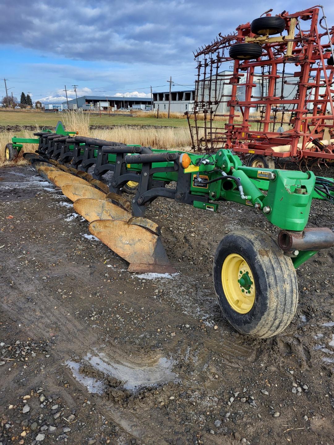 2005 John Deere 3710 Plow