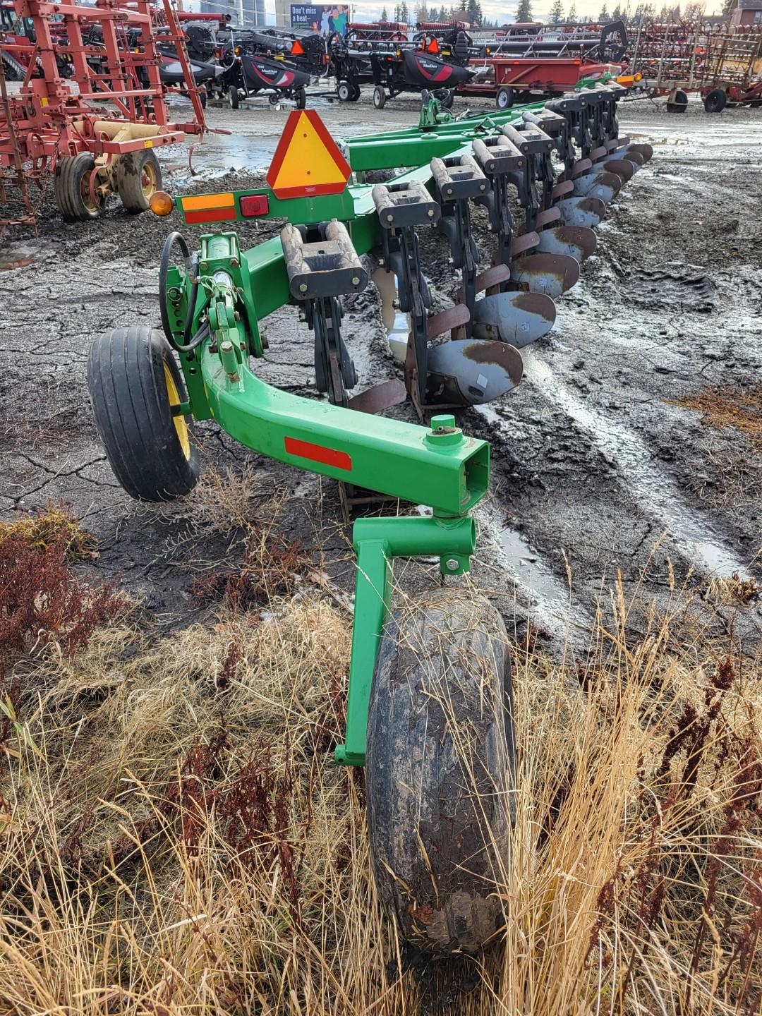 2005 John Deere 3710 Plow