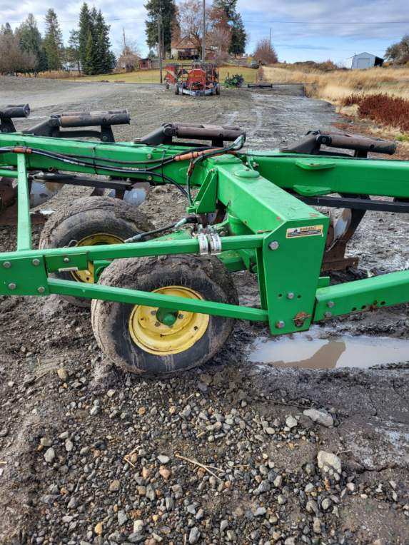 2005 John Deere 3710 Plow