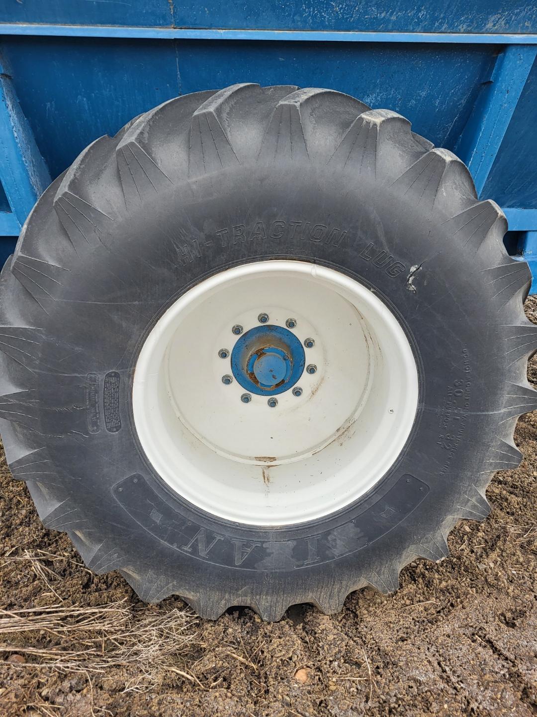 Kinze 800 Grain Cart