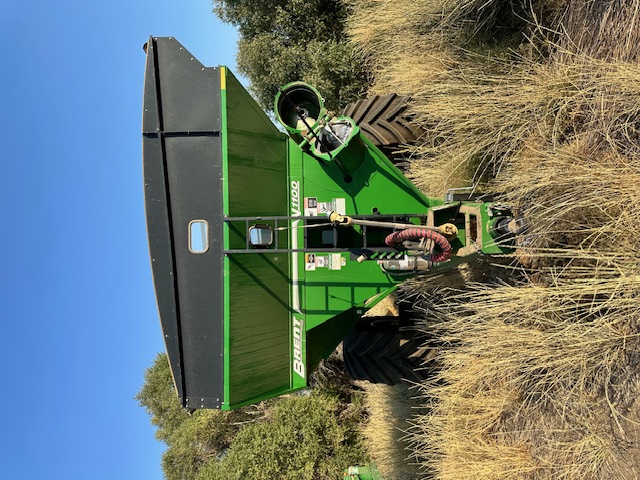 Brent V1100 Grain Cart