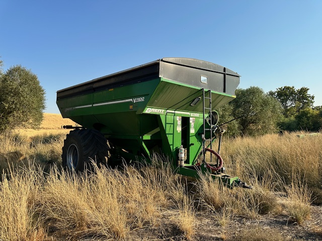 Brent V1100 Grain Cart