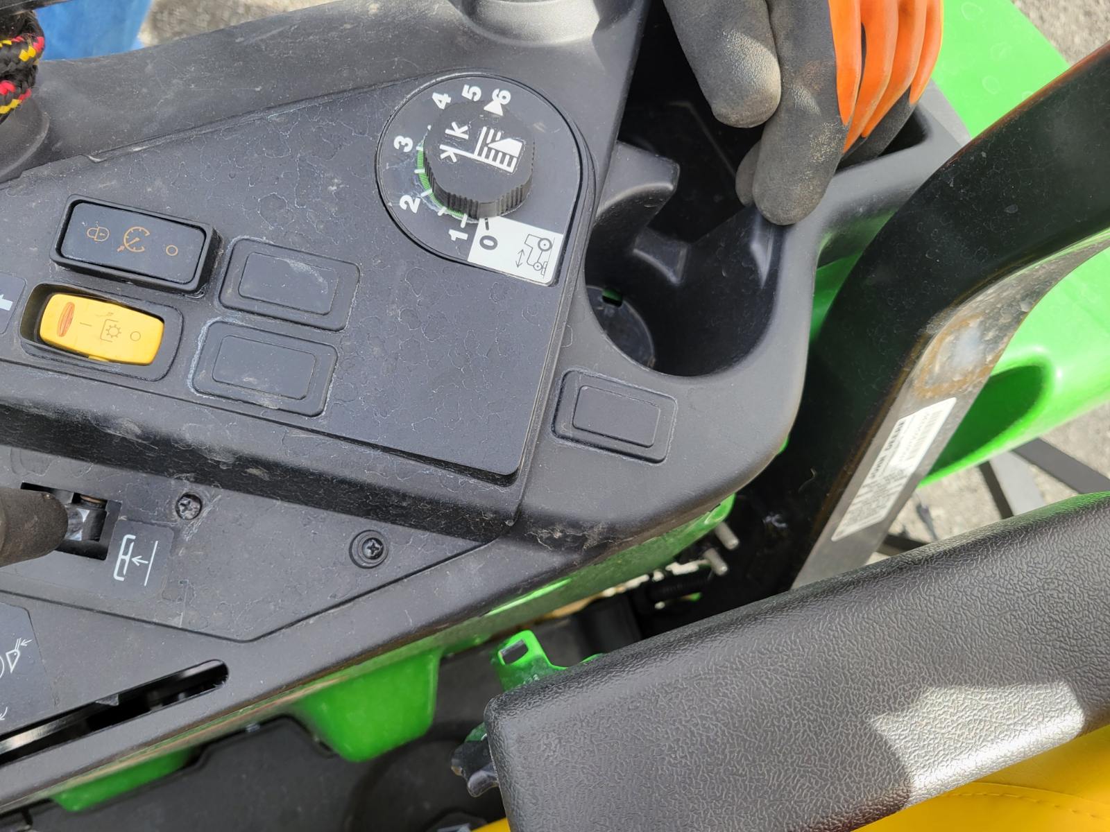 2024 John Deere 2032R Tractor