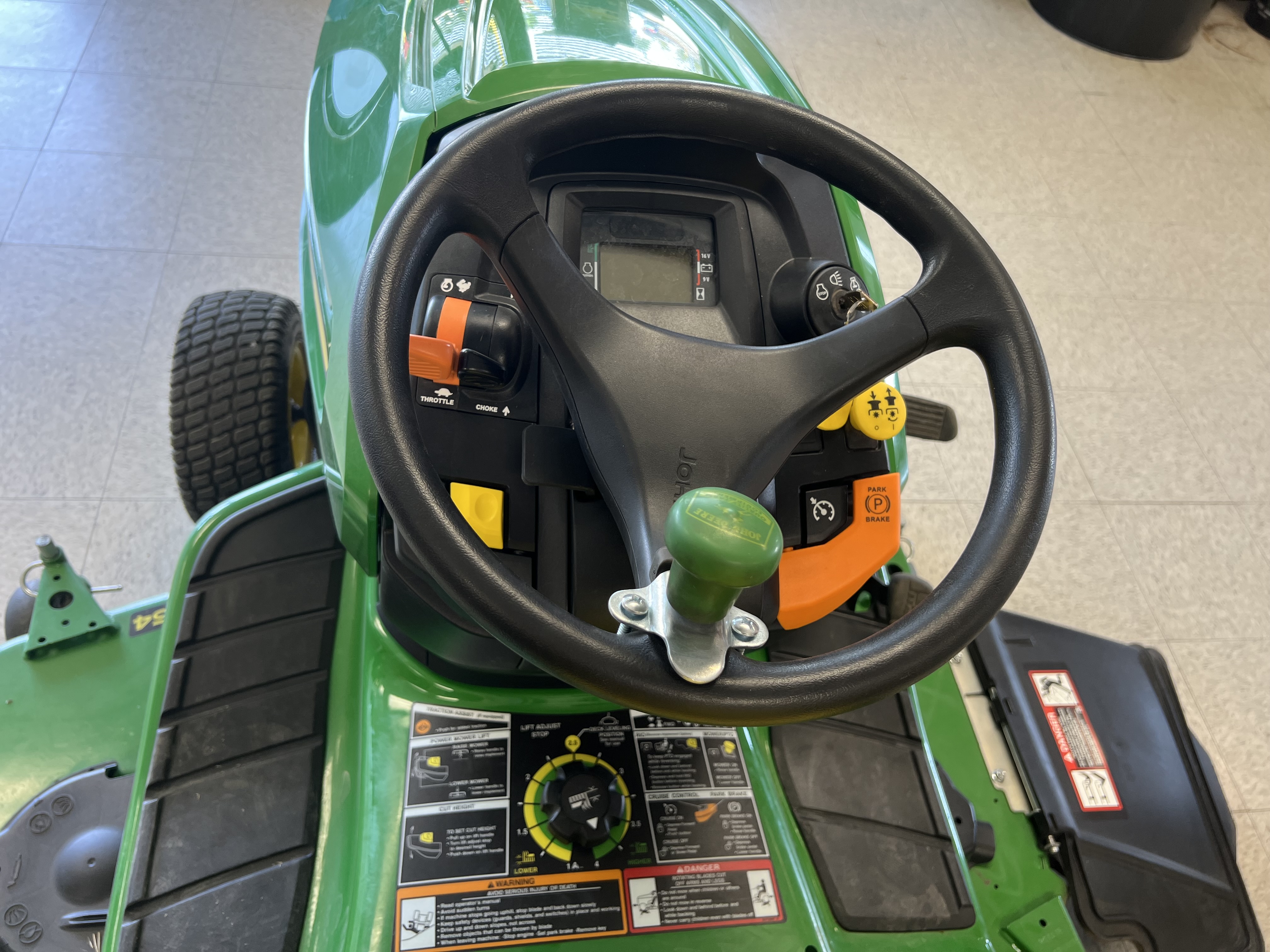 John Deere X390 Lawn Tractor