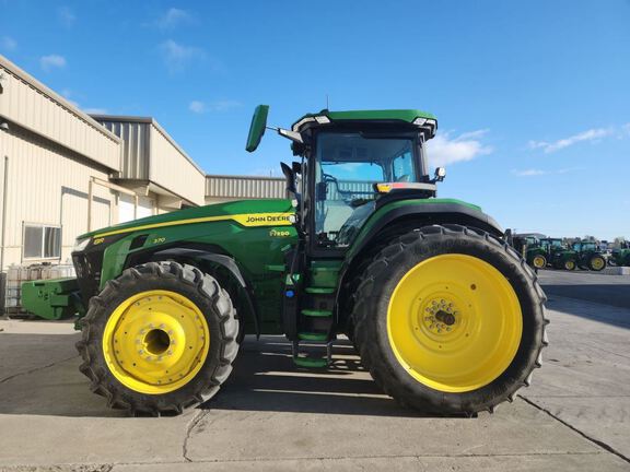 2022 John Deere 8R 370 Tractor