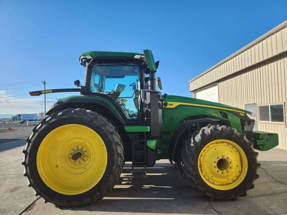 2022 John Deere 8R 370 Tractor