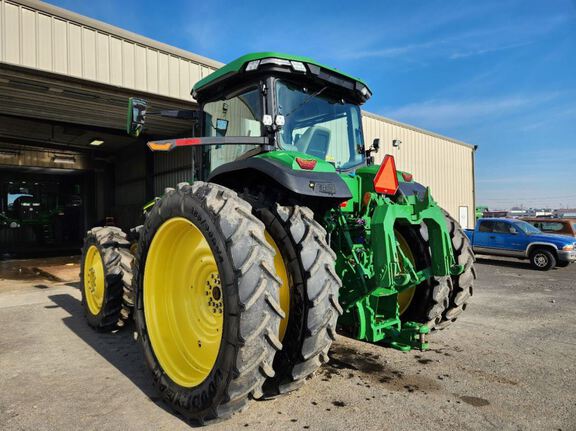 2022 John Deere 8R 370 Tractor