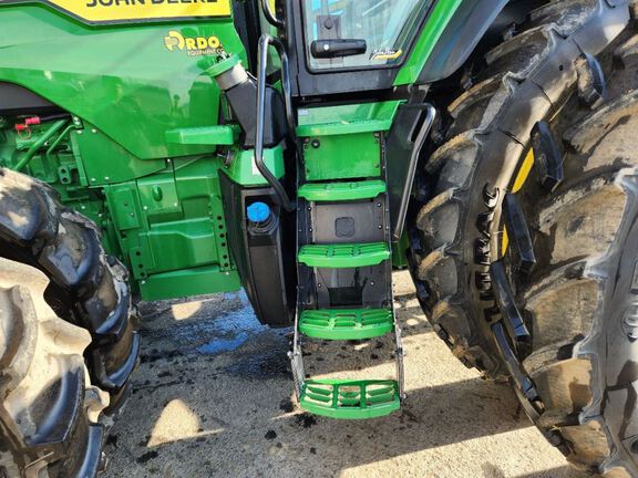 2022 John Deere 8R 370 Tractor