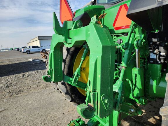 2022 John Deere 8R 370 Tractor