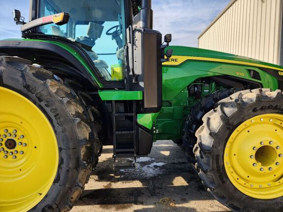 2022 John Deere 8R 370 Tractor