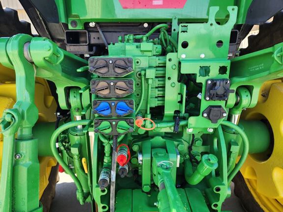 2023 John Deere 7R 230 Tractor