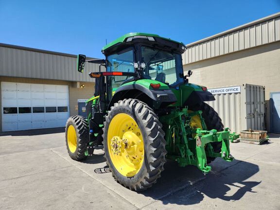 2023 John Deere 7R 230 Tractor