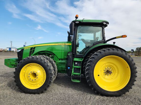 2019 John Deere 8270R Tractor