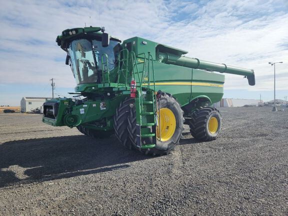 2024 John Deere S780 Combine