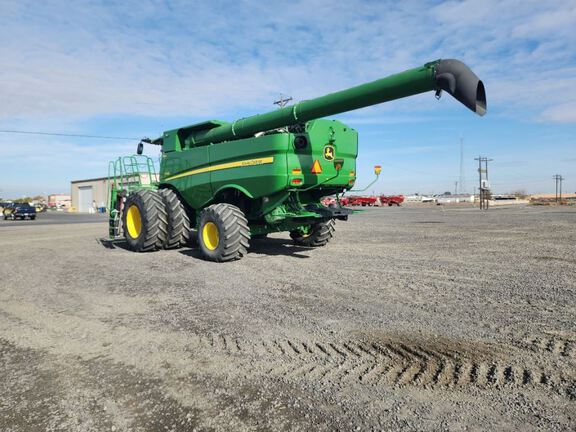 2024 John Deere S780 Combine