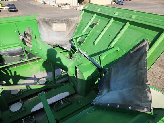 2024 John Deere S780 Combine