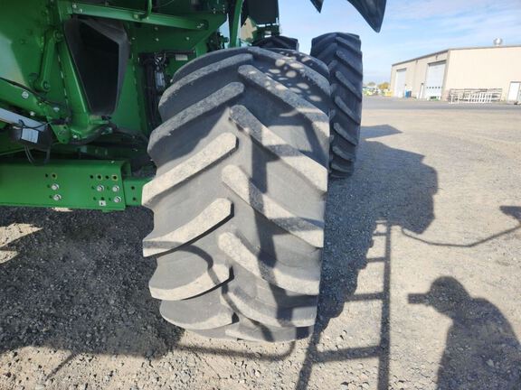 2024 John Deere S780 Combine