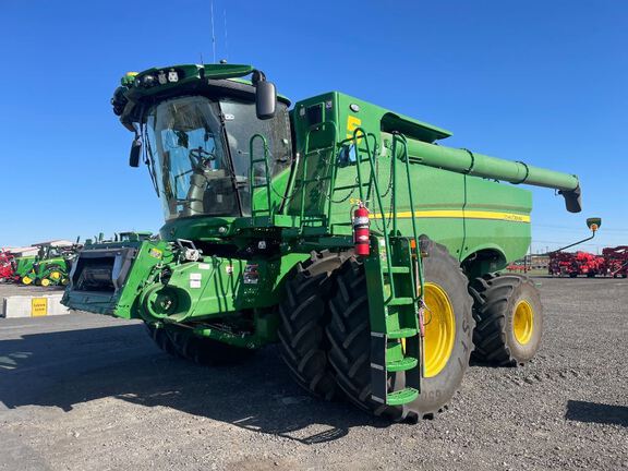2024 John Deere S780 Combine
