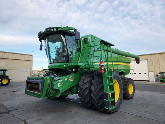 2024 John Deere S780 Combine