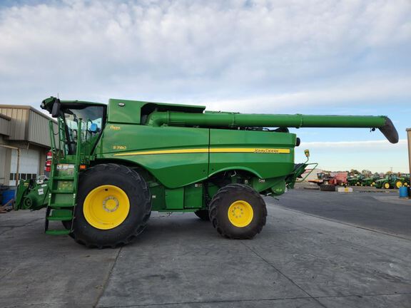 2024 John Deere S780 Combine
