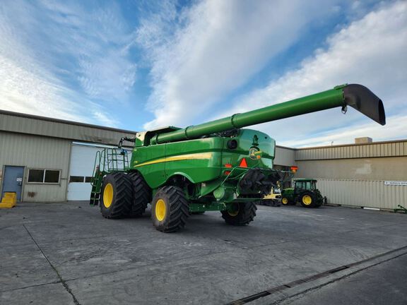 2024 John Deere S780 Combine