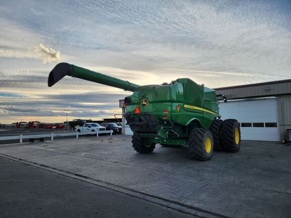 2024 John Deere S780 Combine