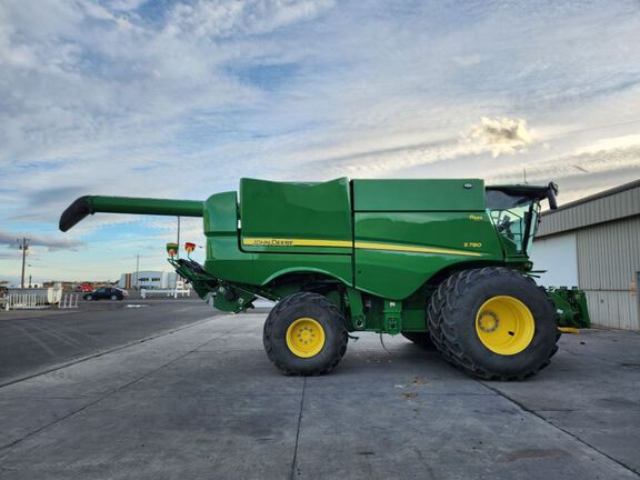 2024 John Deere S780 Combine