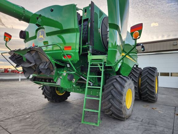 2024 John Deere S780 Combine