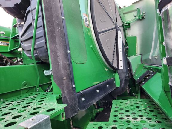 2024 John Deere S780 Combine