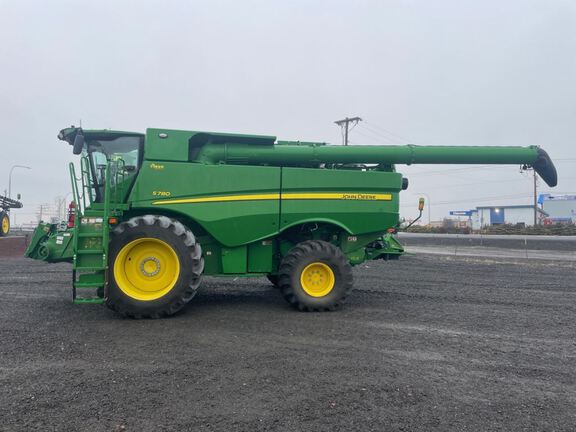 2024 John Deere S780 Combine