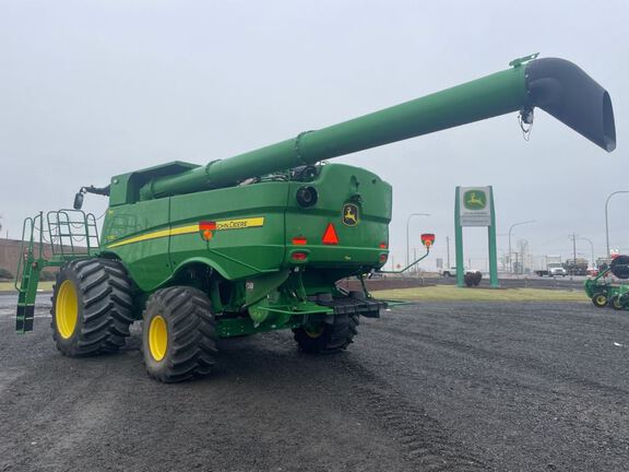 2024 John Deere S780 Combine