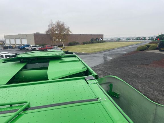 2024 John Deere S780 Combine