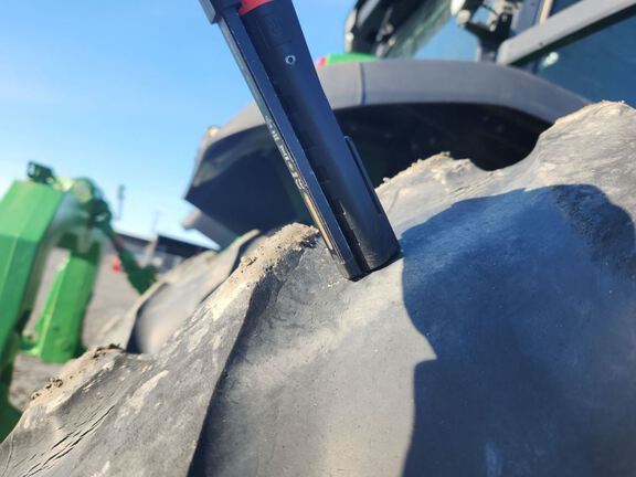 2021 John Deere 8R 370 Tractor