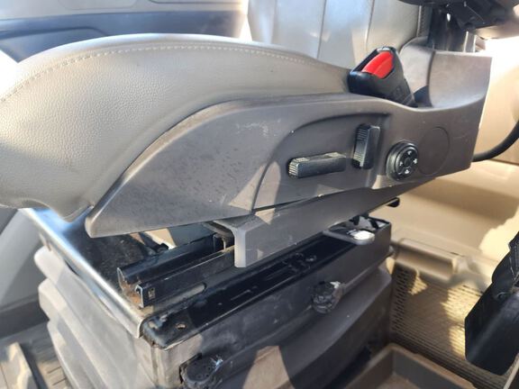 2021 John Deere 8R 370 Tractor