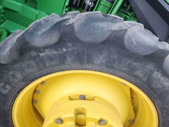 2021 John Deere 8R 370 Tractor