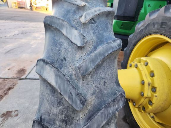 2021 John Deere 8R 370 Tractor