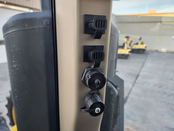 2021 John Deere 8R 370 Tractor