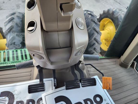 2021 John Deere 8R 370 Tractor