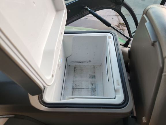 2021 John Deere 8R 370 Tractor