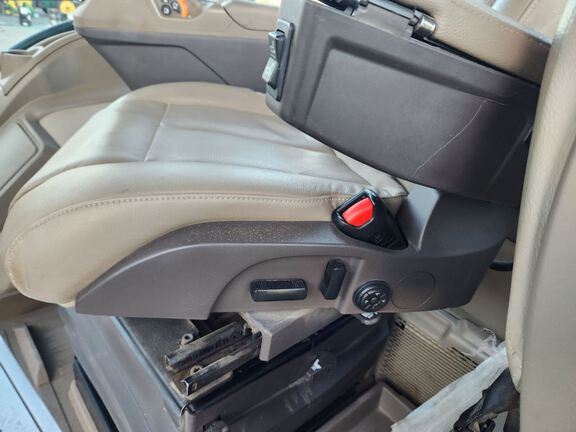 2021 John Deere 8R 370 Tractor