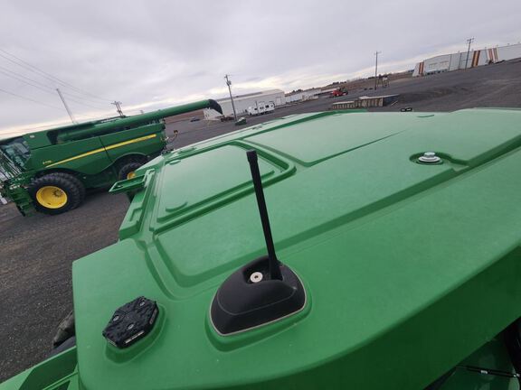 2021 John Deere 8R 370 Tractor