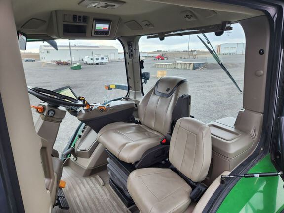 2021 John Deere 8R 370 Tractor