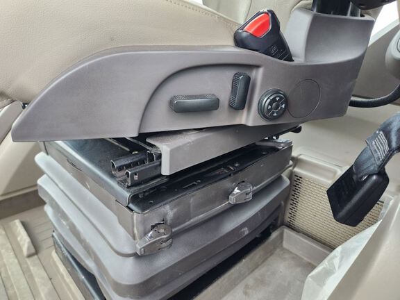 2021 John Deere 8R 370 Tractor