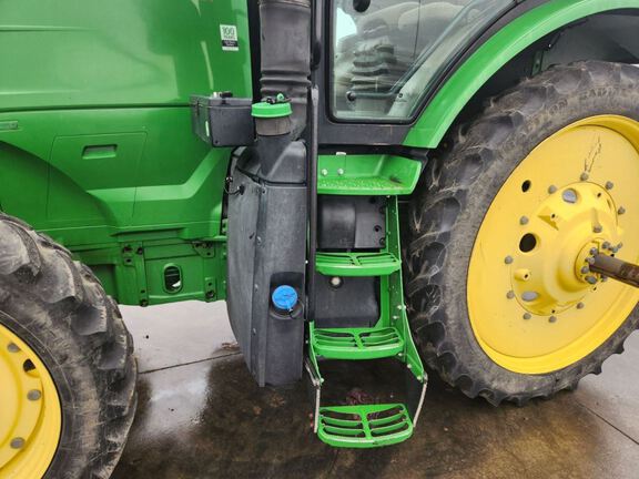 2018 John Deere 7230R Tractor