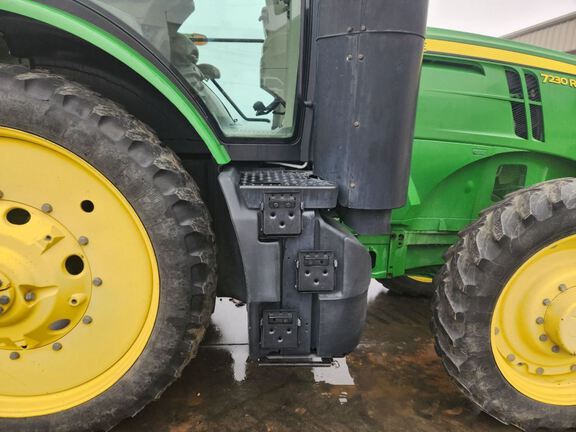 2018 John Deere 7230R Tractor