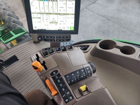 2018 John Deere 7230R Tractor