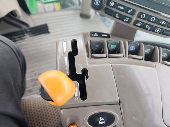 2018 John Deere 7230R Tractor