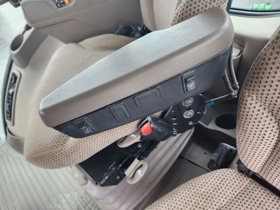 2018 John Deere 7230R Tractor