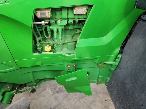 2018 John Deere 7230R Tractor