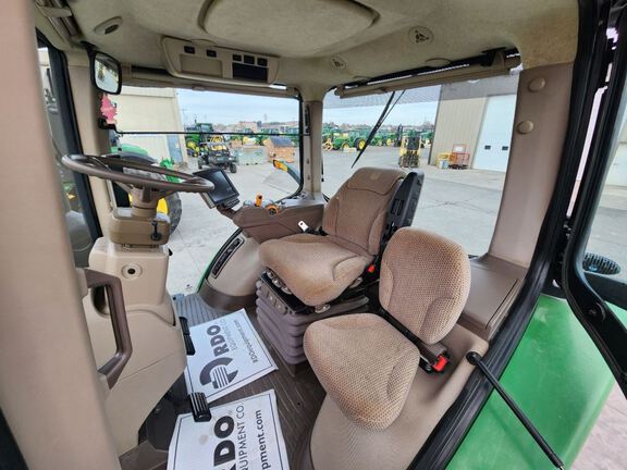 2018 John Deere 7230R Tractor